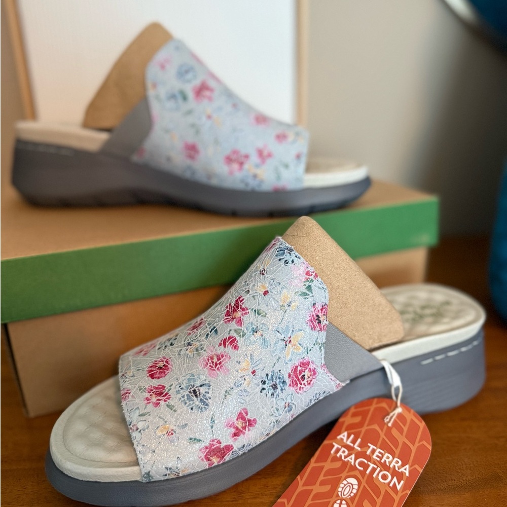 NWT Jambu Queens Blue Flower Slide Sandals